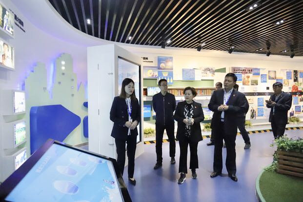 鄭州二七區(qū)委組織部常務(wù)副部長王波一行 蒞臨我公司考察指導黨建工作 鄭州二七區(qū)委組織部常務(wù)副部長王波一行 蒞臨我公司考察指導黨建工作