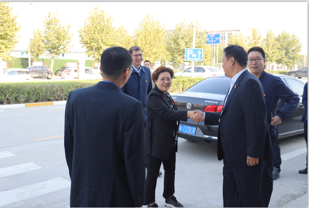 鄭州二七區(qū)委組織部常務(wù)副部長王波一行 蒞臨我公司考察指導黨建工作 鄭州二七區(qū)委組織部常務(wù)副部長王波一行 蒞臨我公司考察指導黨建工作