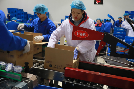 黨員帶頭赴一線  助力春節(jié)保生產(chǎn)—花花牛別樣“生產(chǎn)突擊隊”助力車間生產(chǎn)