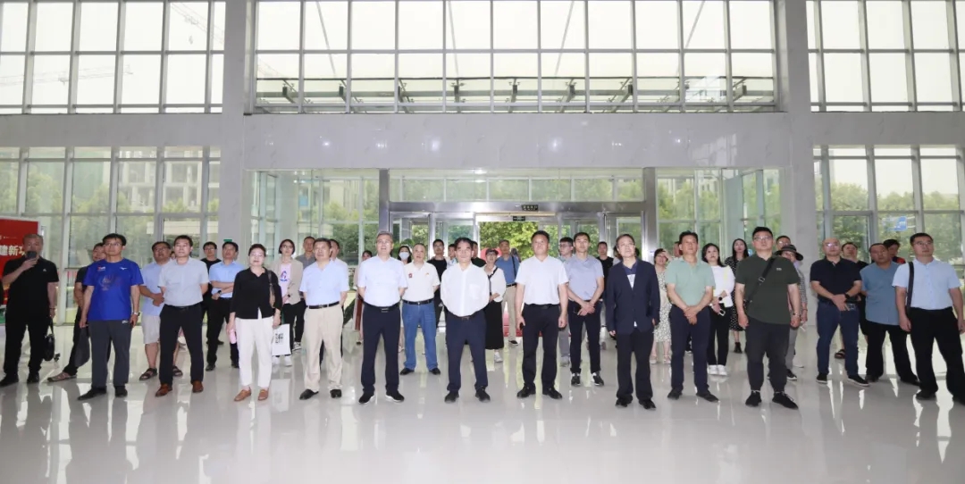 花花牛丨中國(guó)人民大學(xué)河南校友會(huì)蒞臨花花牛參觀座談 花花牛丨中國(guó)人民大學(xué)河南校友會(huì)蒞臨花花牛參觀座談