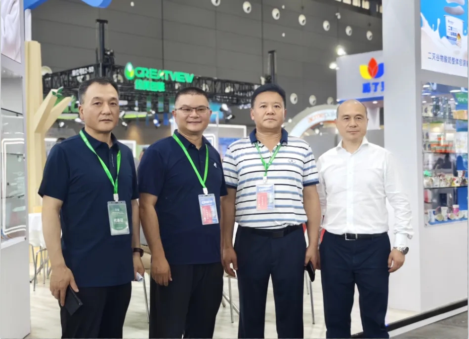花花牛乳業(yè)集團黨委書記、董事長唐洪峰一行參加中國乳制品工業(yè)協(xié)會第三十次年會暨2024中國（國際）乳業(yè)技術(shù)博覽會