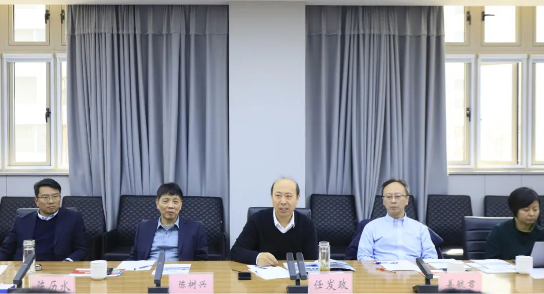 花花牛乳業(yè)集團黨委書記、董事長唐洪峰一行赴中原食品實驗室同中國工程院院士、中原食品實驗室主任任發(fā)政座談交流