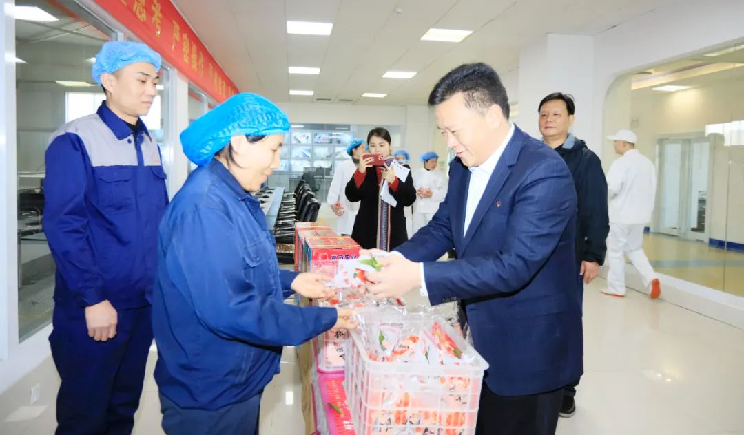新春慰問送關(guān)懷——集團黨委書記、董事長慰問春節(jié)期間堅守崗位的一線職工