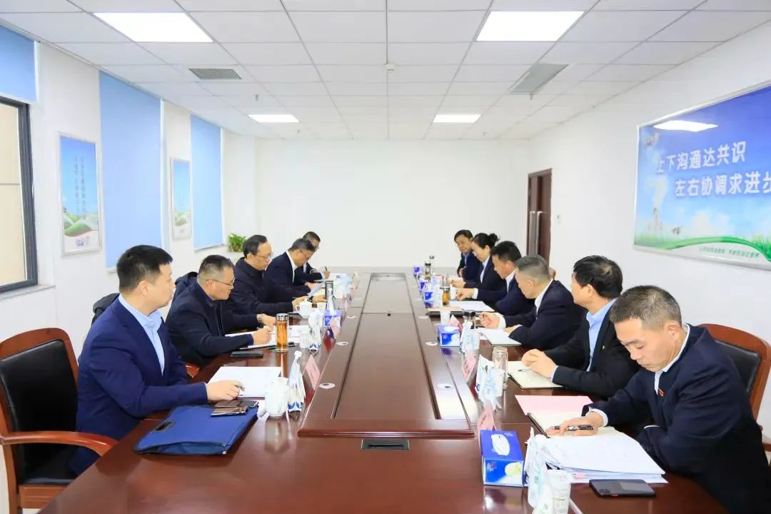 省政府國資委黨委書記、主任李濤一行到花花牛乳業(yè)集團調研