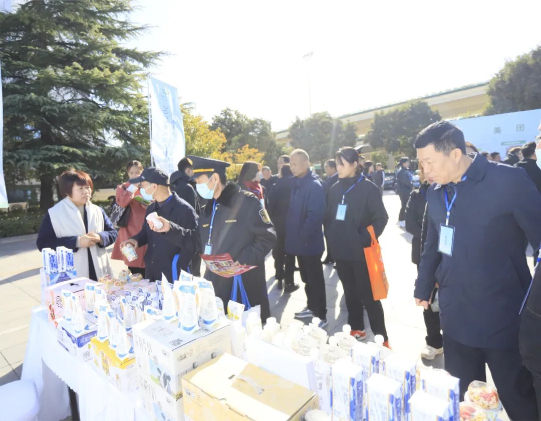 花花牛丨落實(shí)食品生產(chǎn)加工企業(yè)質(zhì)量安全主體責(zé)任，助力人民群眾生活更美好——2023年河南省暨鄭州食品安全宣傳周啟動儀式隆重舉行