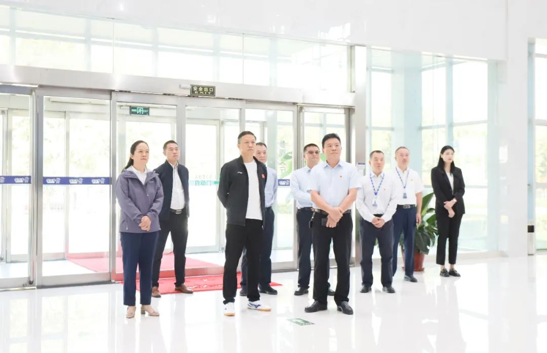 快樂(lè)過(guò)“雙節(jié)”，安全不放假｜河南農(nóng)投集團(tuán)黨委書(shū)記、董事長(zhǎng)李曉寰一行蒞臨花花牛乳業(yè)集團(tuán)開(kāi)展“雙節(jié)”安全生產(chǎn)大檢查活動(dòng)并慰問(wèn)一線職工、