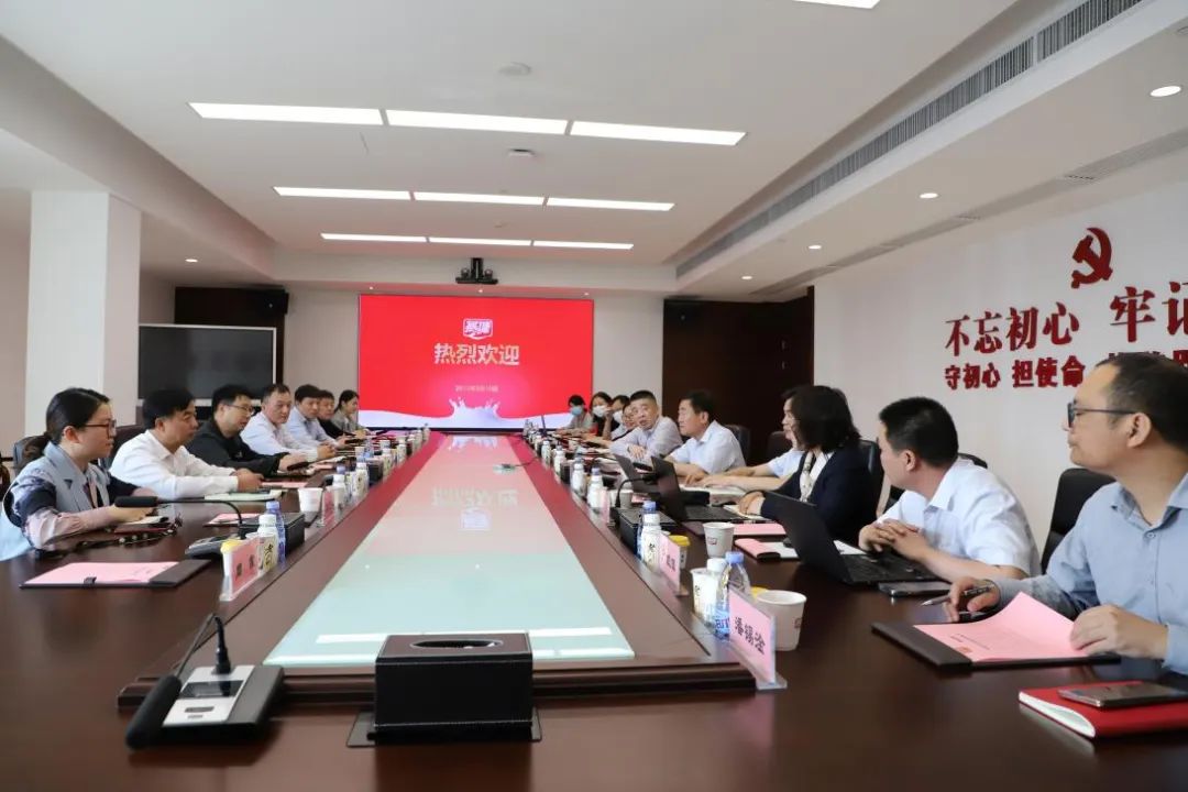 交流促提升 互動謀發(fā)展|花花牛乳業(yè)集團(tuán)總裁楊永帶隊分別赴廣東燕塘乳業(yè)及越秀風(fēng)行乳業(yè)參觀交流 交流促提升 互動謀發(fā)展|花花牛乳業(yè)集團(tuán)總裁楊永帶隊分別赴廣東燕塘乳業(yè)及越秀風(fēng)行乳業(yè)參觀交流