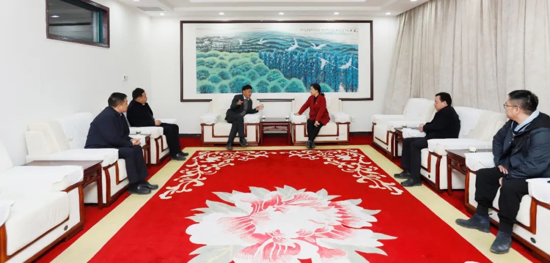 發(fā)揮產(chǎn)業(yè)優(yōu)勢(shì) 助力鄉(xiāng)村振興 | 民權(quán)縣委副書(shū)記、縣長(zhǎng)王靜嫻會(huì)見(jiàn)關(guān)曉彥董事長(zhǎng)一行