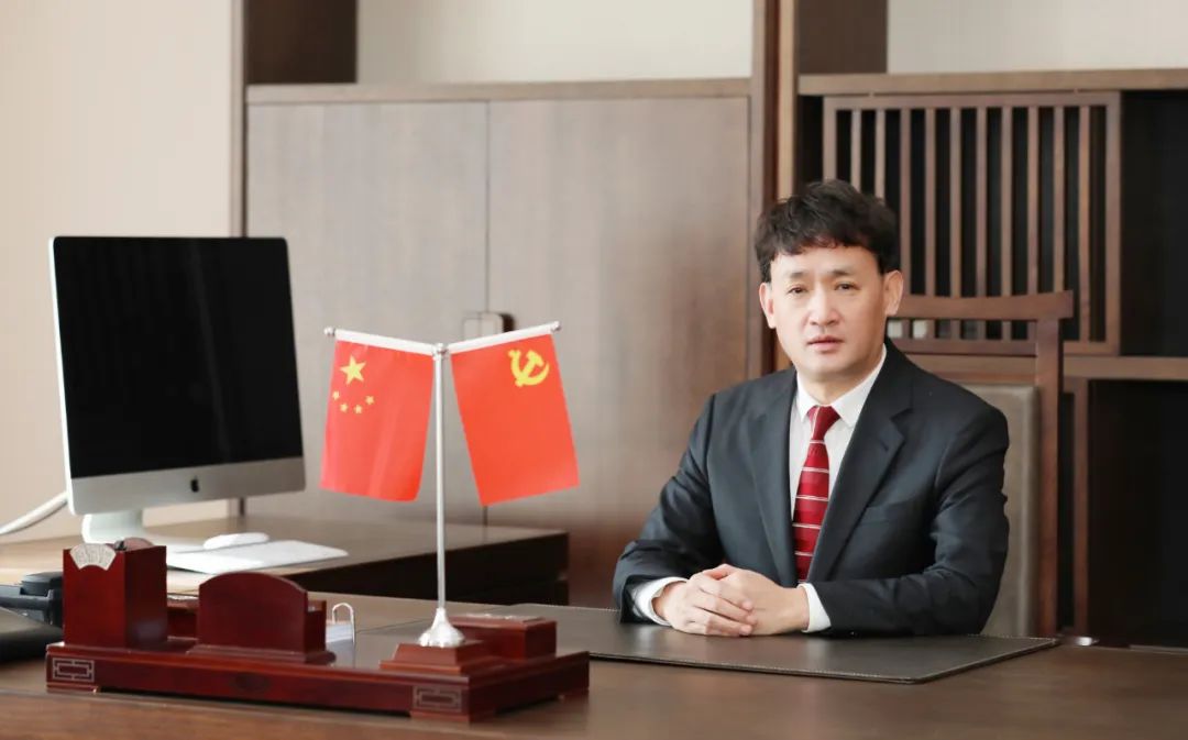 雙雙獲獎 喜事連連｜ 花花牛乳業(yè)集團榮獲“河南省知名品牌”獎，董事長關曉彥榮膺“2022年度品牌人物”