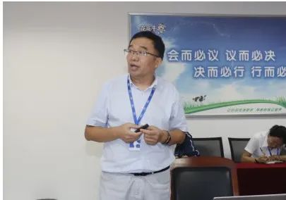 繼往開來 · 再創(chuàng)輝煌 | 花花牛乳業(yè)集團召開9月營銷、養(yǎng)殖及飼料月度經(jīng)營工作會議