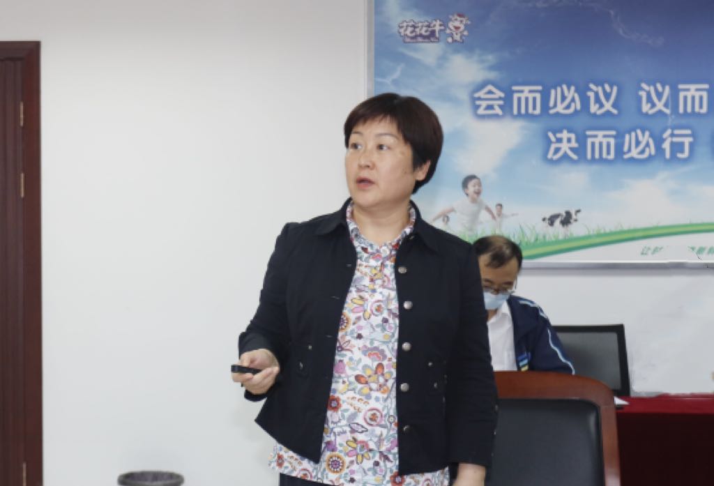 繼往開來 · 再創(chuàng)輝煌 | 花花牛乳業(yè)集團召開9月營銷、養(yǎng)殖及飼料月度經(jīng)營工作會議