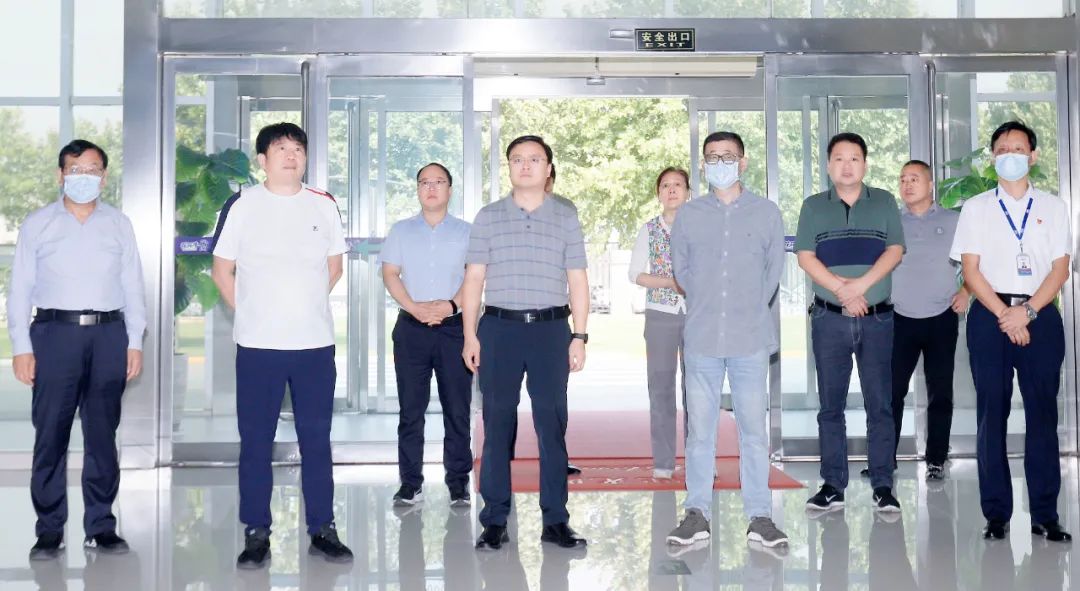 快訊|社旗縣人民政府縣長關(guān)文波一行蒞臨花花牛乳業(yè)集團(tuán)參觀考察 快訊|社旗縣人民政府縣長關(guān)文波一行蒞臨花花牛乳業(yè)集團(tuán)參觀考察