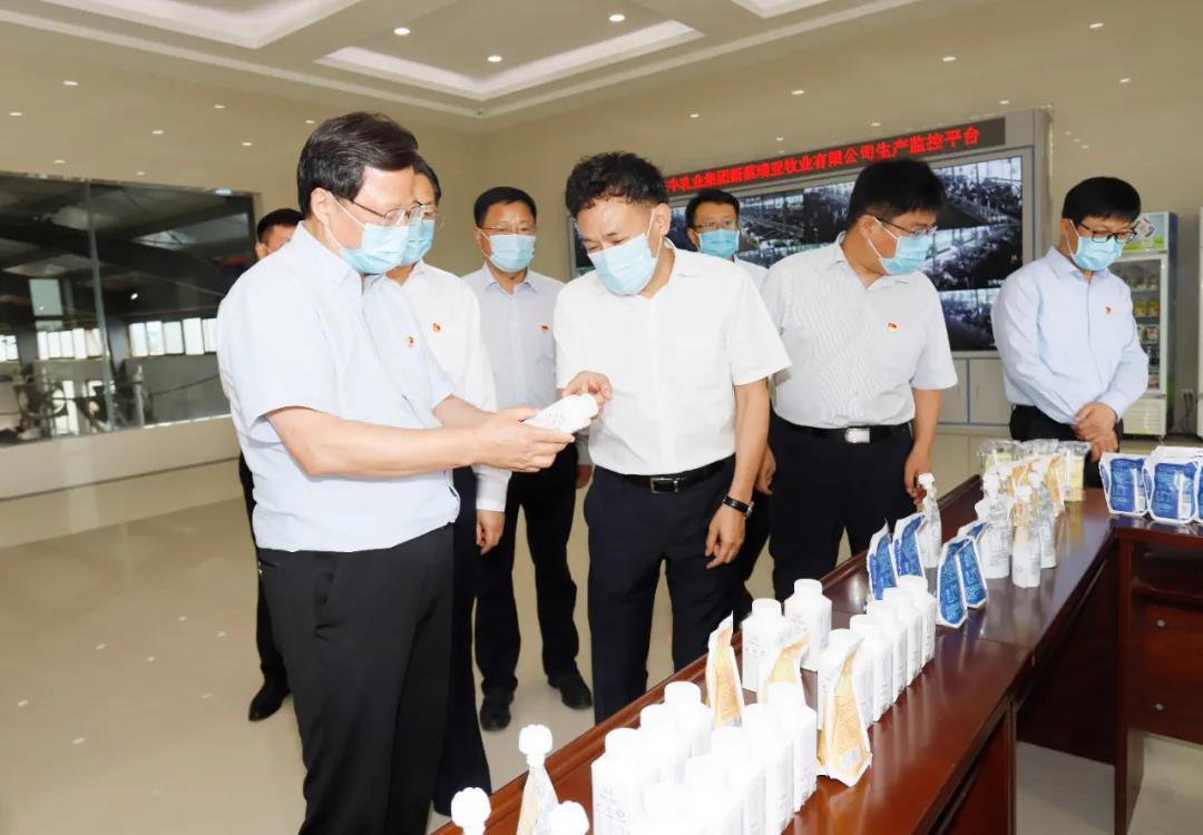 快訊 | 河南省委常委、省紀(jì)委書記、省監(jiān)委主任任正曉蒞臨花花牛乳業(yè)集團(tuán)新蔡瑞亞牧場調(diào)研