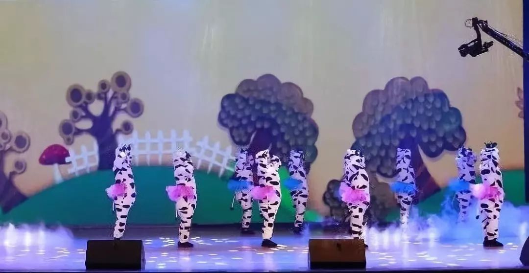 “贏在2019”，花花牛乳業(yè)集團(tuán)2019年新春晚會(huì)盛大開(kāi)幕