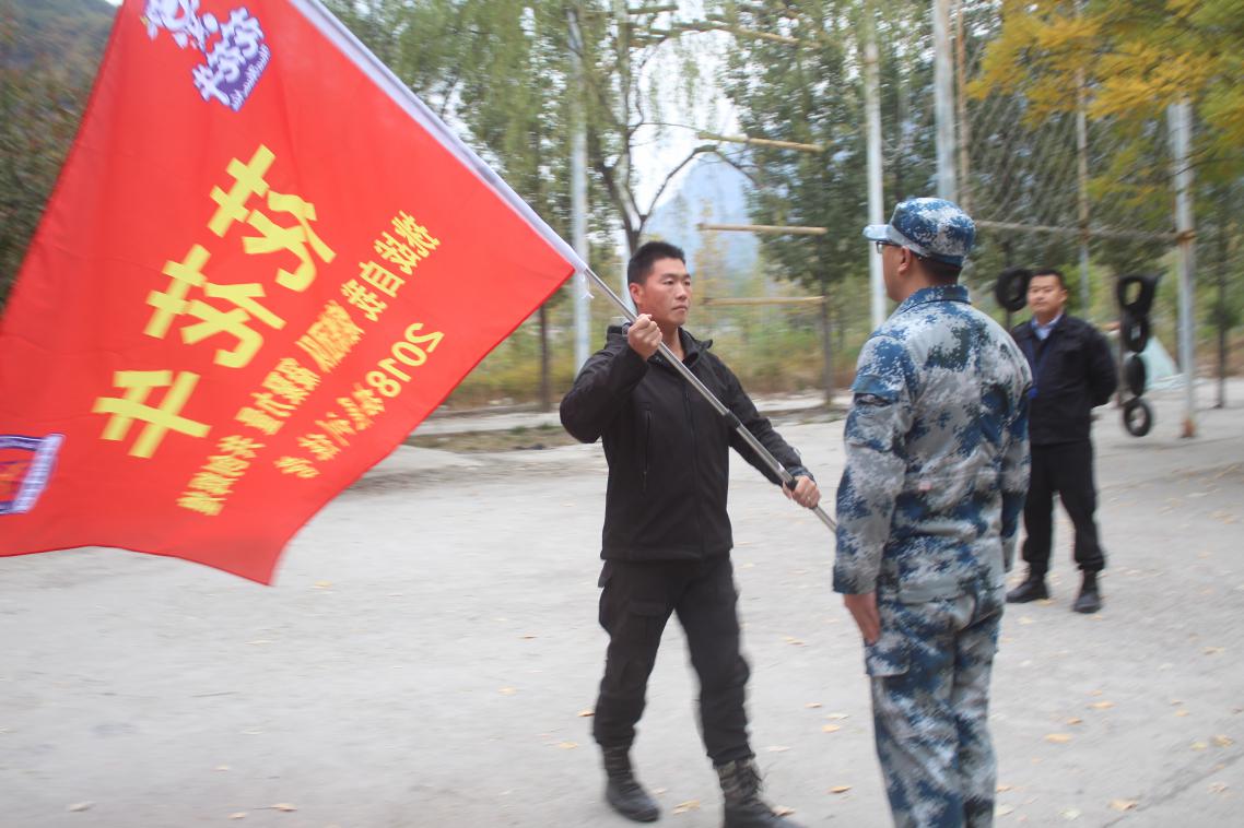 組織開(kāi)展戶(hù)外拓展訓(xùn)練活動(dòng) 組織開(kāi)展戶(hù)外拓展訓(xùn)練活動(dòng)