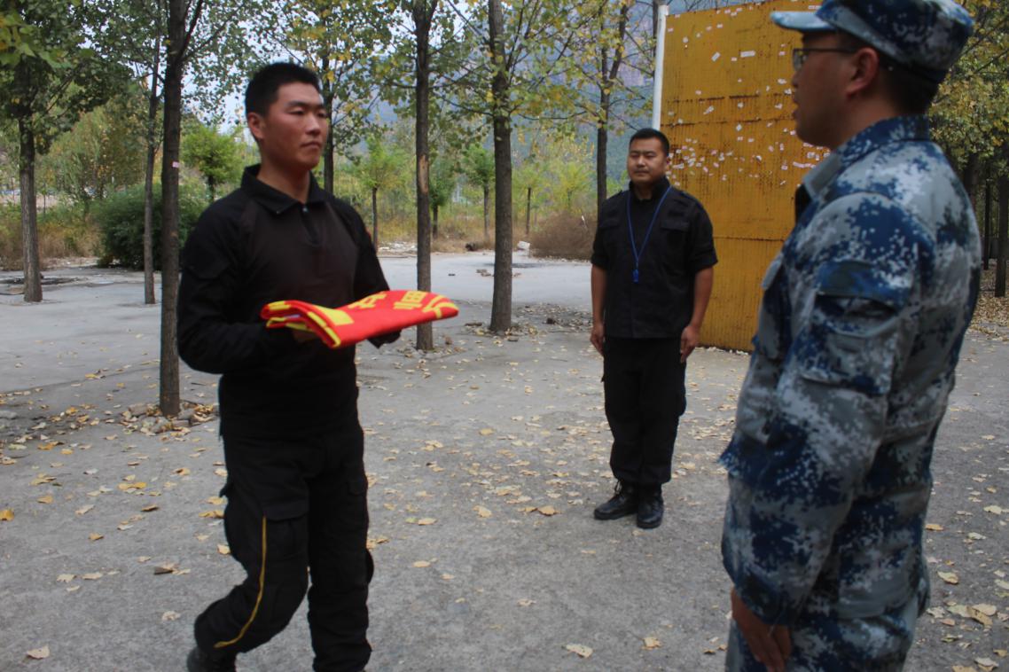 組織開(kāi)展戶(hù)外拓展訓(xùn)練活動(dòng) 組織開(kāi)展戶(hù)外拓展訓(xùn)練活動(dòng)