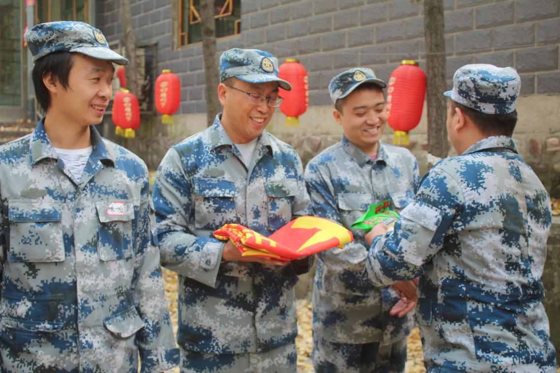 組織開(kāi)展戶(hù)外拓展訓(xùn)練活動(dòng) 組織開(kāi)展戶(hù)外拓展訓(xùn)練活動(dòng)