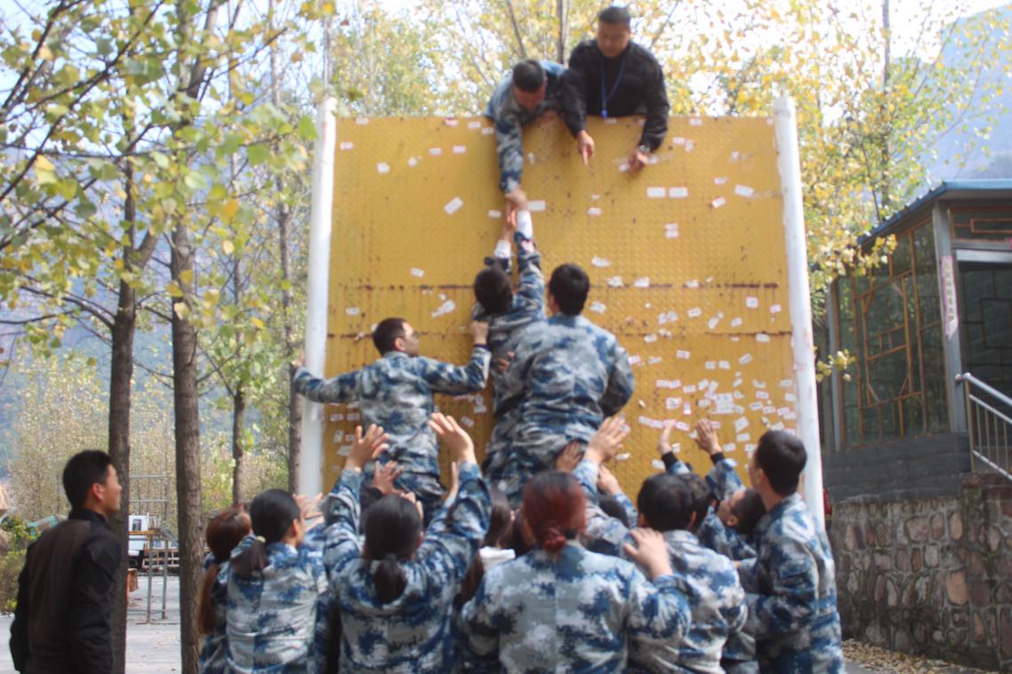 組織開(kāi)展戶(hù)外拓展訓(xùn)練活動(dòng) 組織開(kāi)展戶(hù)外拓展訓(xùn)練活動(dòng)