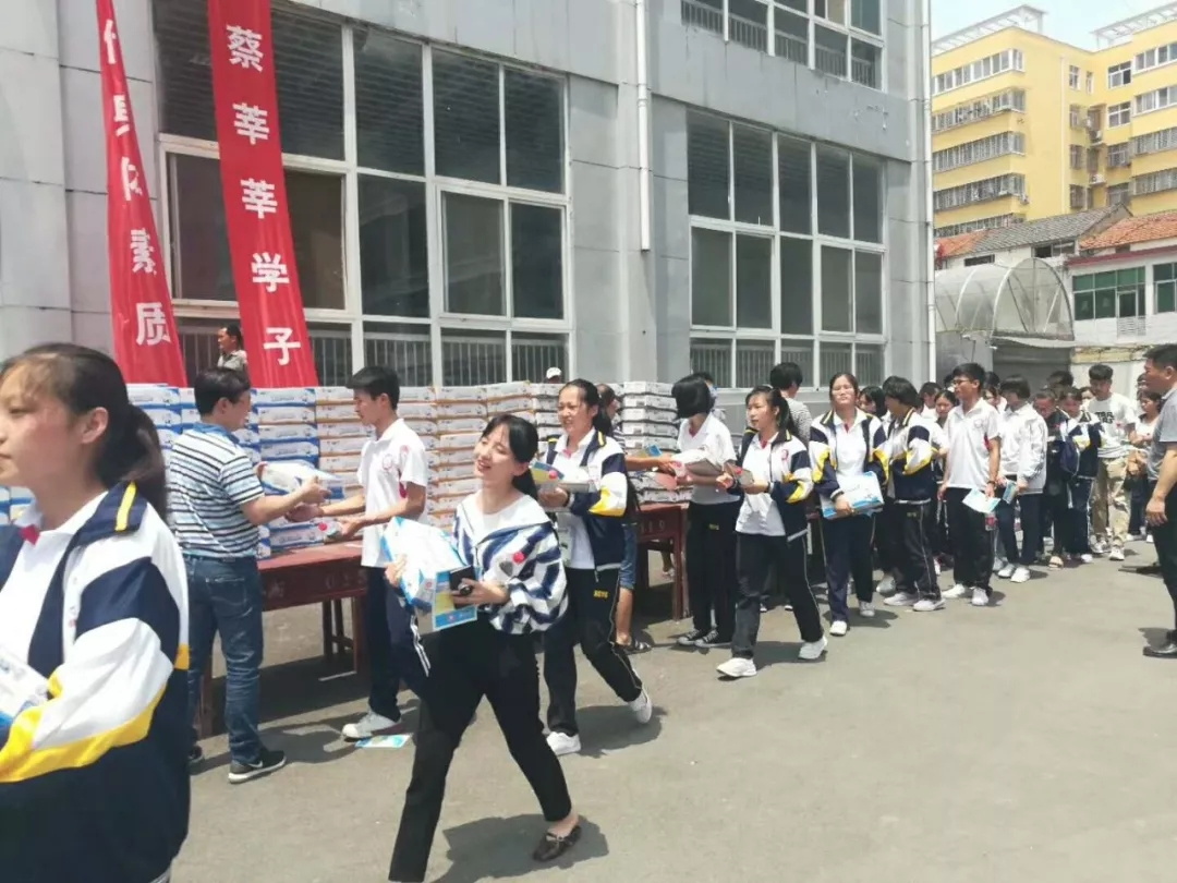 花花牛|捐助教育100萬(wàn)元！做公益，我們是認(rèn)真的！