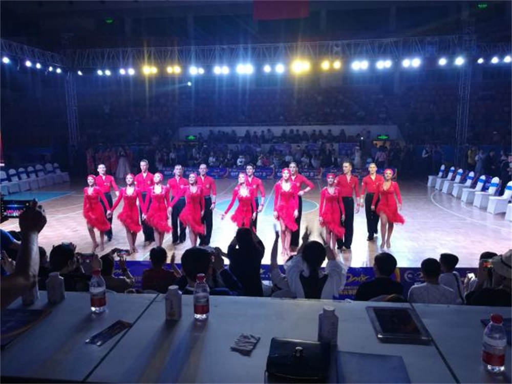 YDC河南中心全國第二屆“藍月獎”暨“花花牛杯” 第七屆中俄舞蹈對抗賽五一勞動節(jié)開賽 YDC河南中心全國第二屆“藍月獎”暨“花花牛杯” 第七屆中俄舞蹈對抗賽五一勞動節(jié)開賽