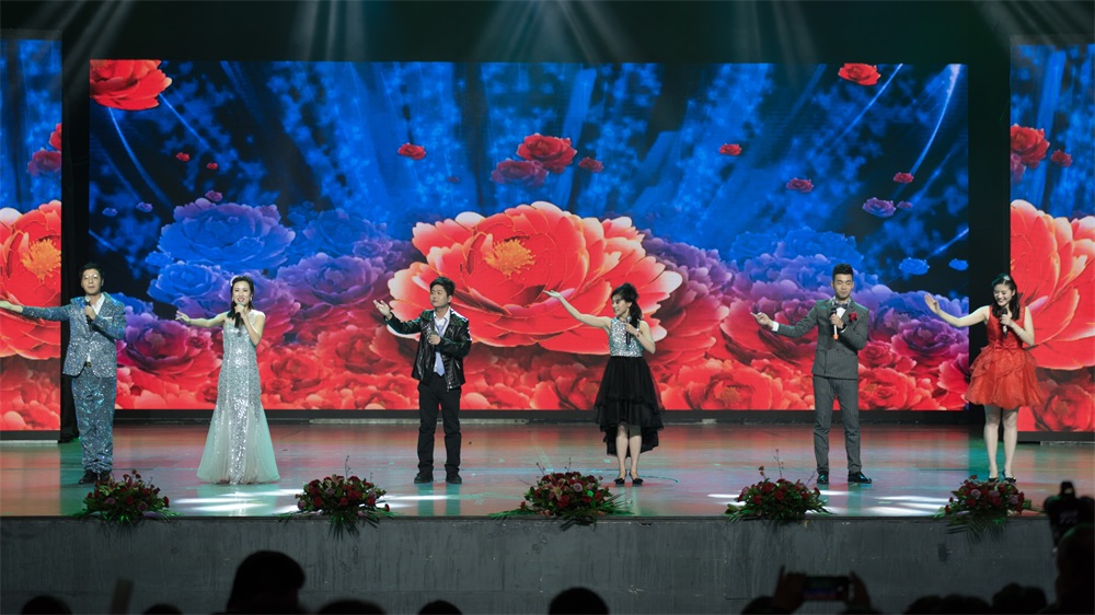 “不忘初心、聚力前行” 花花牛集團(tuán)2018迎新春聯(lián)歡會(huì)隆重舉行