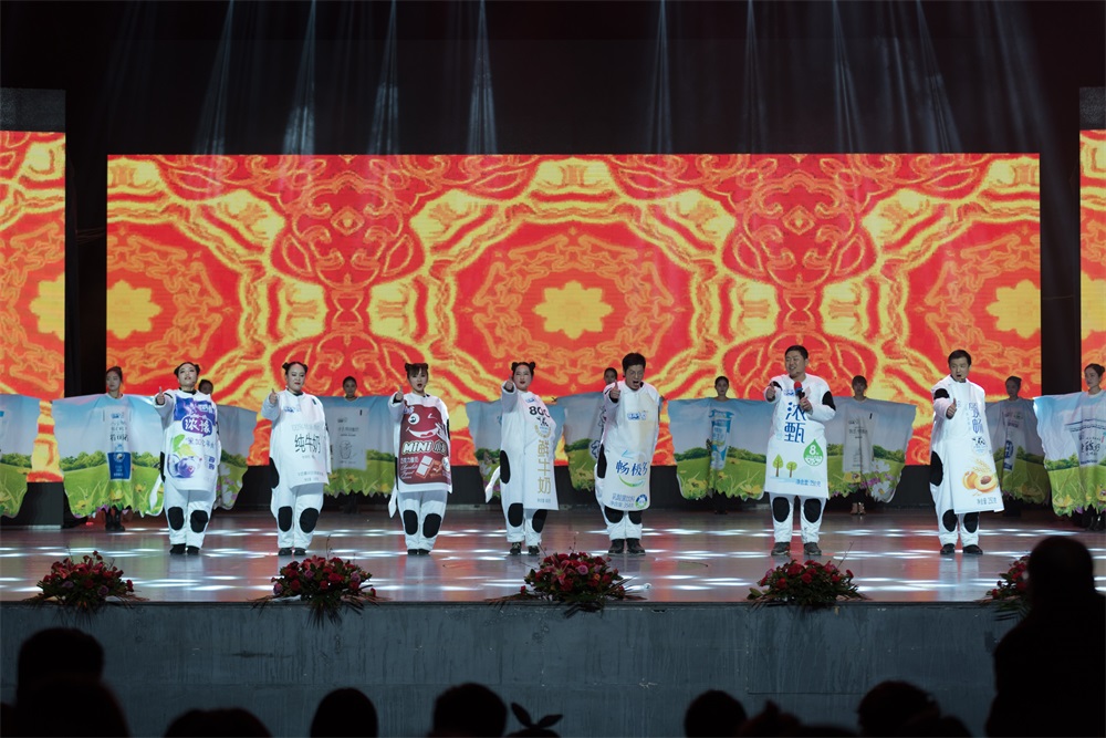 “不忘初心、聚力前行” 花花牛集團(tuán)2018迎新春聯(lián)歡會(huì)隆重舉行