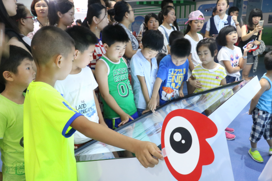 走進花花牛見證最真實的透明品質(zhì)