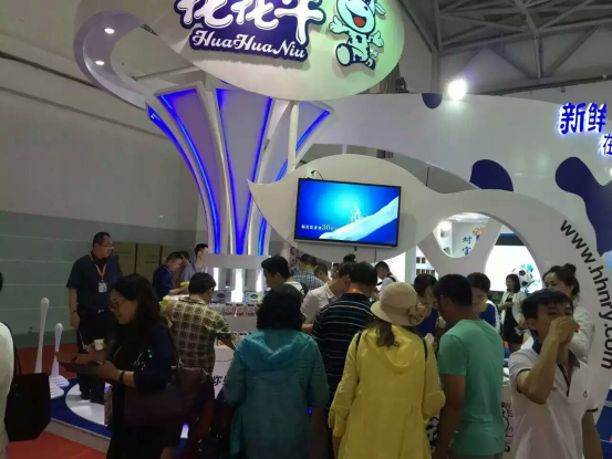 花花牛牛氣沖天！農(nóng)業(yè)部長品嘗“領暢”點贊，又獲國際奶業(yè)平臺青睞