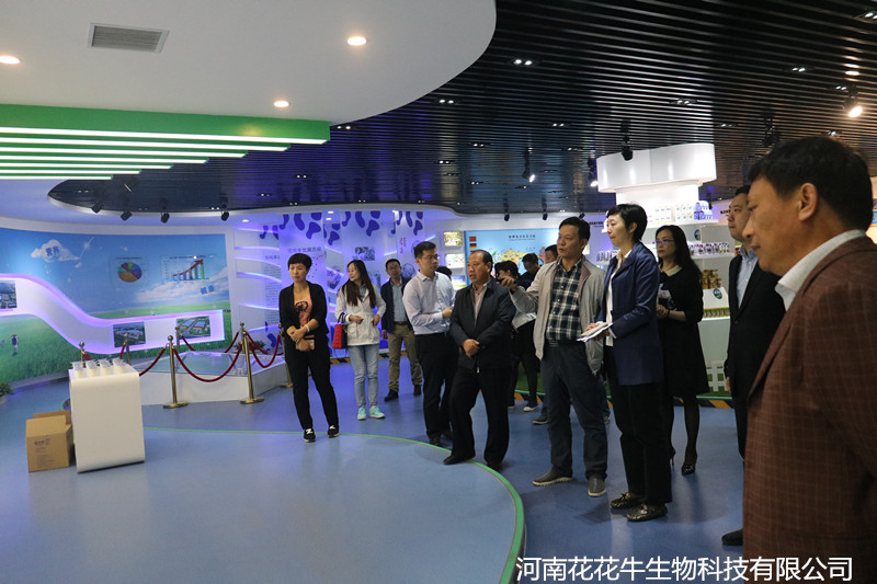 鄭州市二七區(qū)區(qū)委、統(tǒng)戰(zhàn)部部長王玉紅蒞臨花花牛生物科技有限公司參觀指導(dǎo)