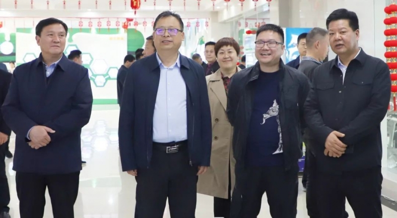 花花牛丨駐馬店市遂平縣政協(xié)黨組書記、主席張衛(wèi)東一行蒞臨花花牛魯山瑞亞牧場參觀