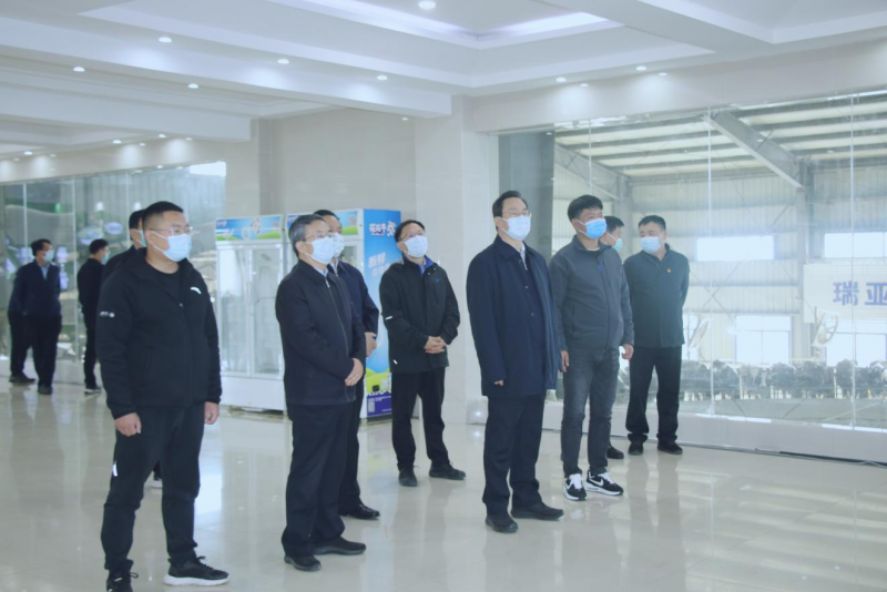 河南省人大常委會(huì)黨組書(shū)記、副主任孔昌生蒞臨花花牛魯山瑞亞牧場(chǎng)參觀調(diào)研