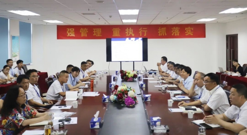 勇?lián)姑な卣齽?chuàng)新｜花花牛乳業(yè)集團(tuán)召開營銷、養(yǎng)殖及飼料月度經(jīng)營工作會議