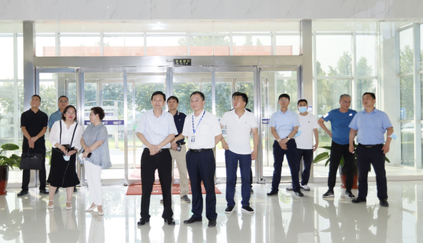 快訊|鄭州市二七區(qū)委副書(shū)記、區(qū)長(zhǎng)虎榮鑫蒞臨河南花花牛乳業(yè)集團(tuán)調(diào)研