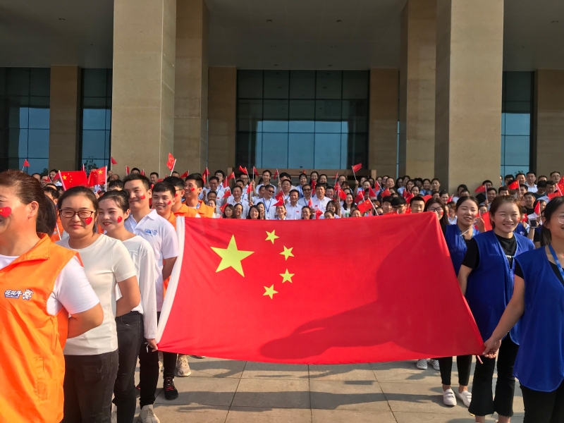 花花牛 唱紅歌 祝福我的國(guó)?。?！