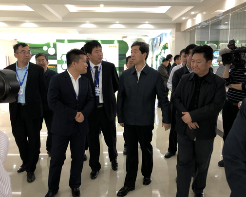 河南省委副書記、省長陳潤兒一行蒞臨 花花牛集團魯山瑞亞牧業(yè)有限公司視察調(diào)研